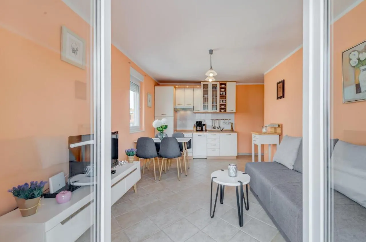 The Best Old Town View Apartment, 5 Min Walk, Parking Trogir
