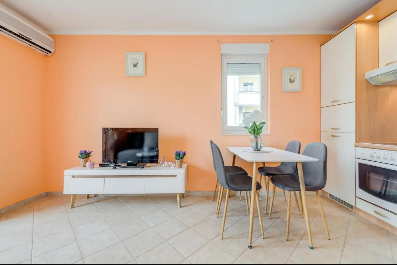 The Best Old Town View Apartment, 5 Min Walk, Parking Trogir Apartment