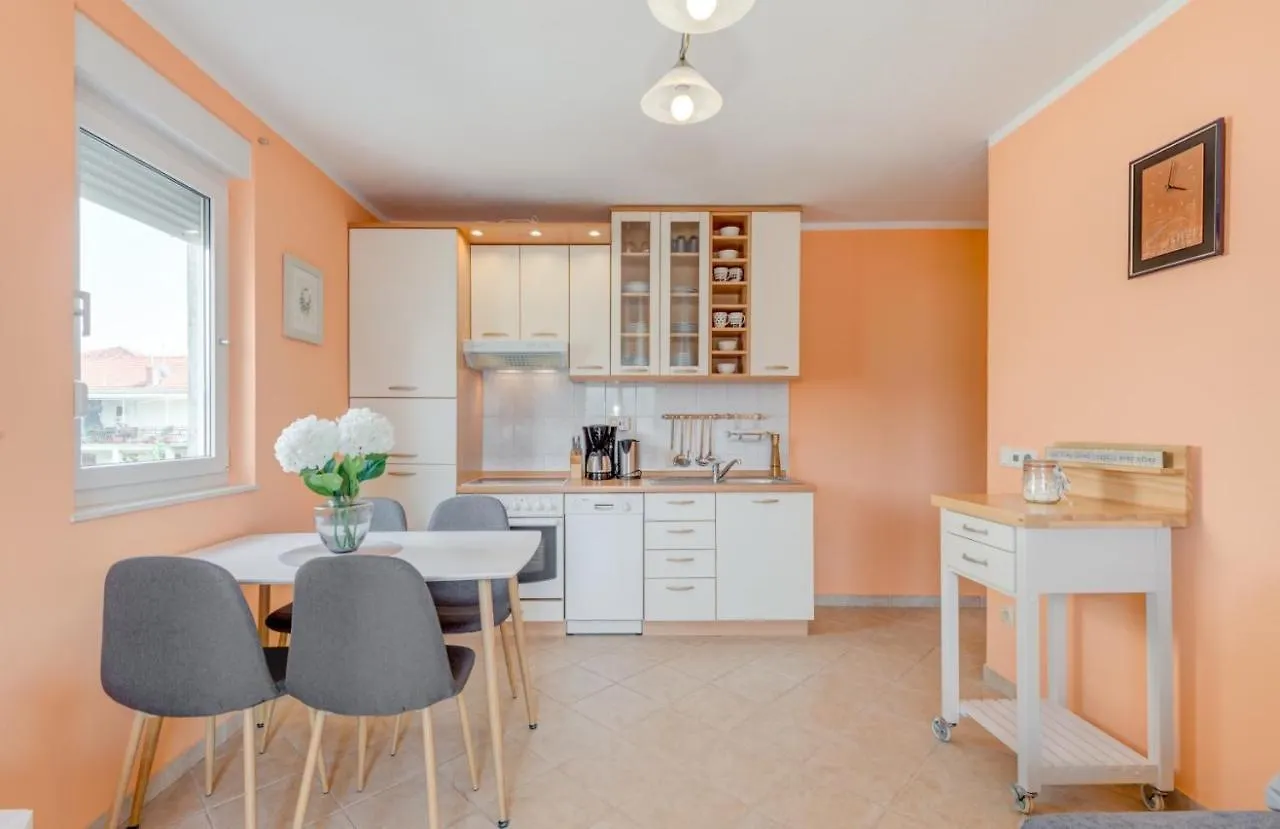 The Best Old Town View Apartment, 5 Min Walk, Parking Trogir