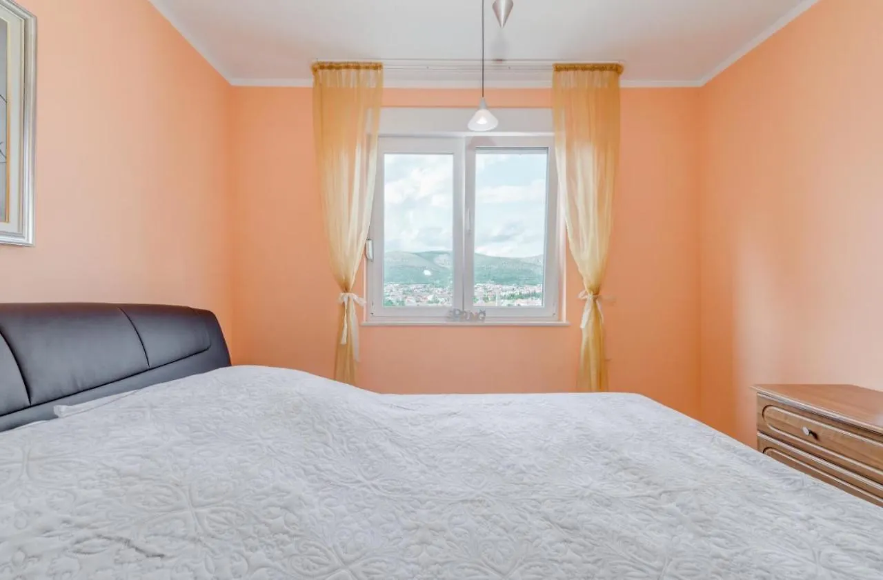The Best Old Town View Apartment, 5 Min Walk, Parking Trogir